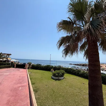 Appartement Stylish Frontline Punta Prima With Sea Views